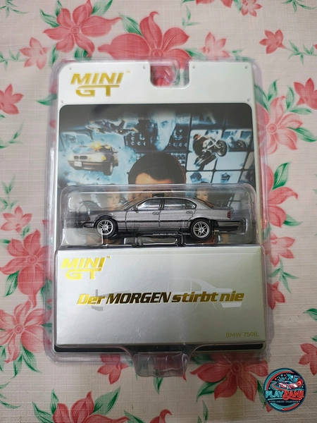 Mini GT 1:64 BMW 750iL – James Bond 007 "Tomorrow Never Dies" (Premium German Edition Blister Pack) · Side Damaged