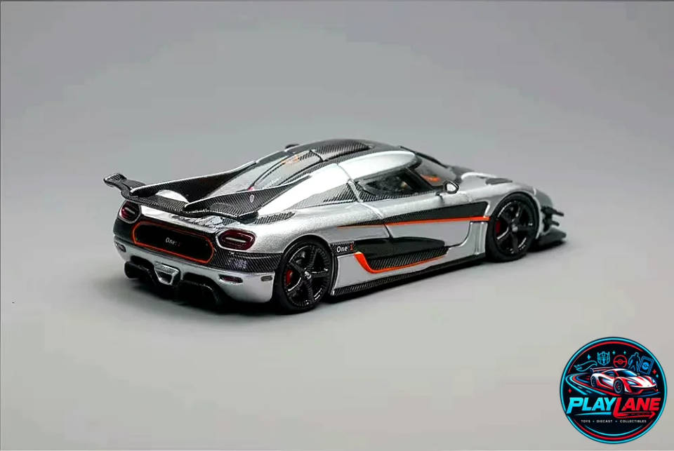 TPC 1:64 Koenigsegg Agera One:1 Silver Metallic Limited Edition Die-Cast Collector Model Car with Acrylic Display Case & Base