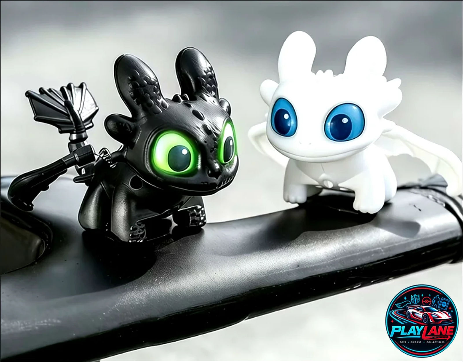 DreamWorks How to Train Your Dragon: Toothless (The Night Fury) 3D Interactive Toy Keychain with Flapping Moving Wings & Glowing LED Light-Up Green Eyes - Main View 2