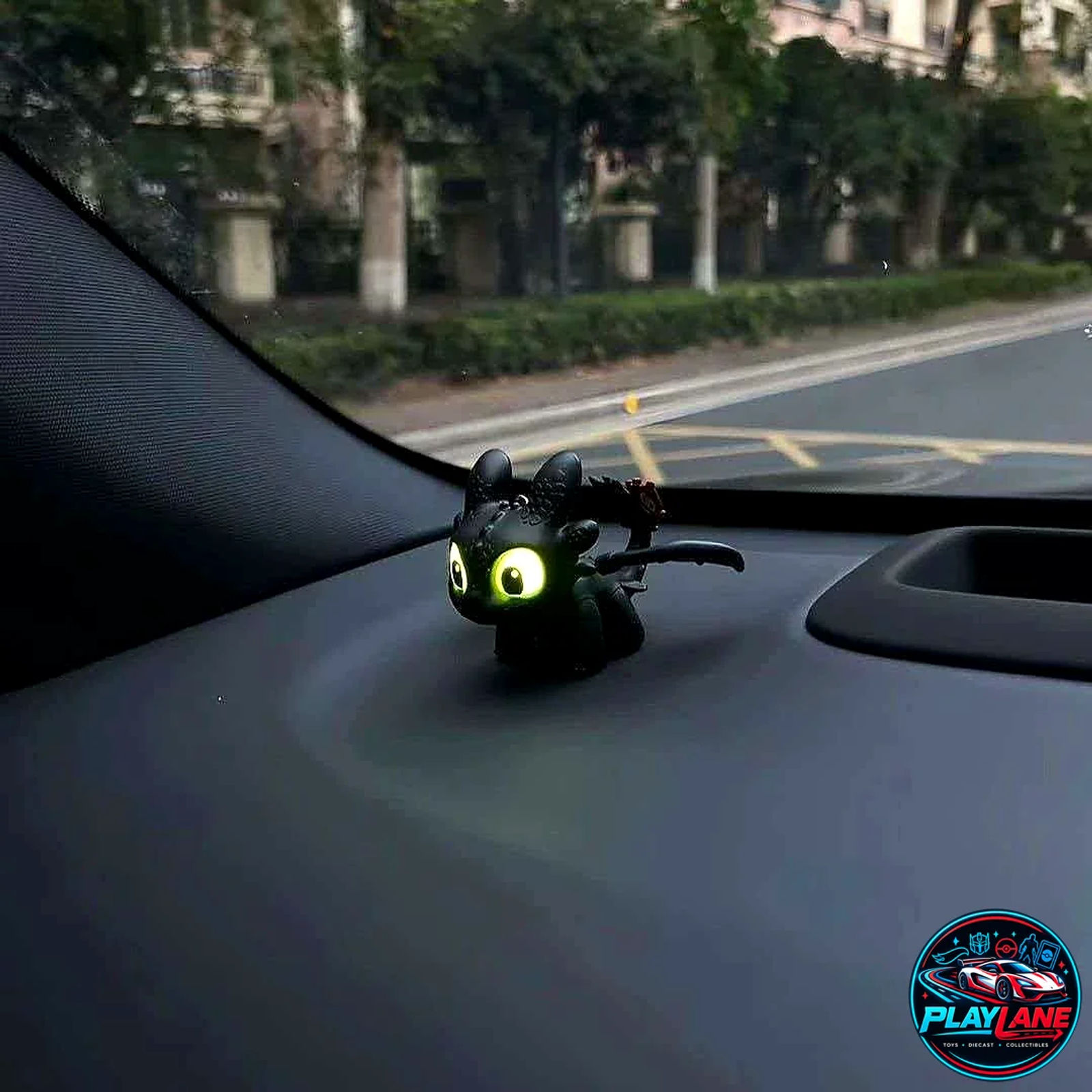 DreamWorks How to Train Your Dragon: Toothless (The Night Fury) 3D Interactive Toy Keychain with Flapping Moving Wings & Glowing LED Light-Up Green Eyes - Main View 5
