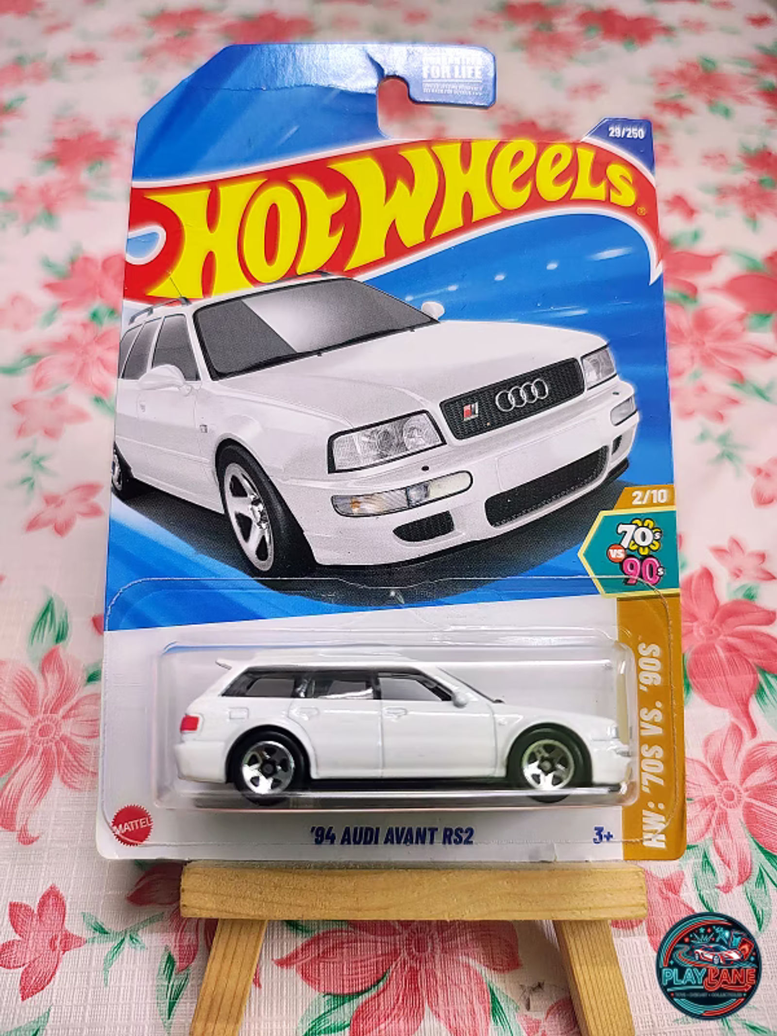 Hot Wheels '94 Audi Avant RS2 Pristine White | Imported – 1:64 Scale Factory Fresh / Wagons Mainline Diecast Model Car - Main View 1