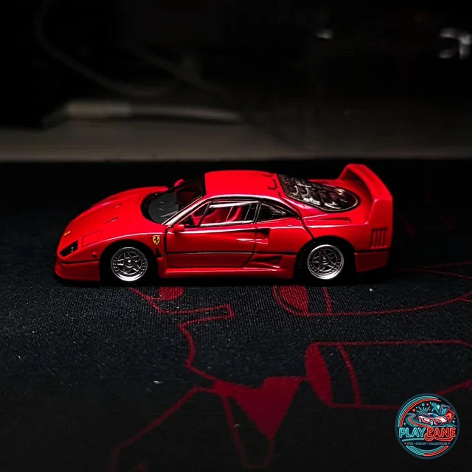 Takara Tomy Tomica Premium #31 Ferrari F40 Red (1:62 Scale Die-Cast Car with Opening Engine Hood) - Main View 1