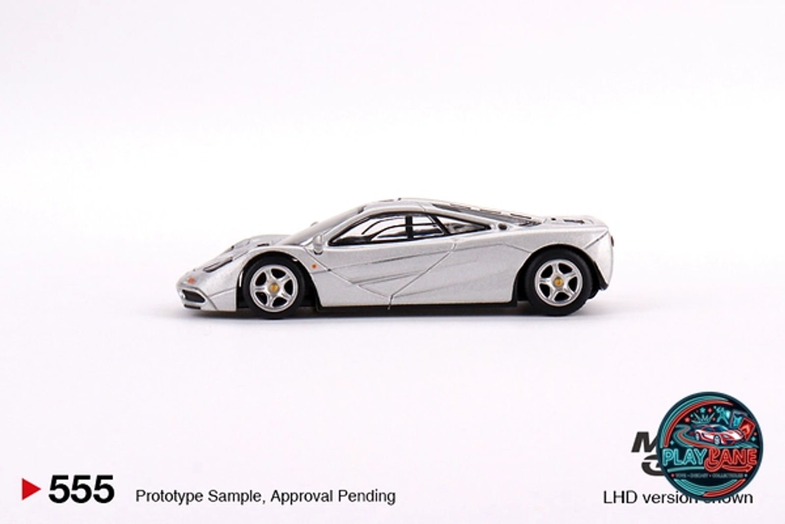 Mini GT 1:64 McLaren F1 Road Car (Magnesium Silver / Die-Cast Model Car) - Main View 3