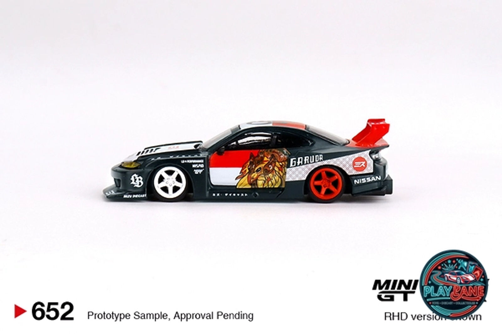 Mini GT 1:64 LB-Super Silhouette Nissan SILVIA (S15) "GARUDA" (Die-Cast Model Car) - Main View 2