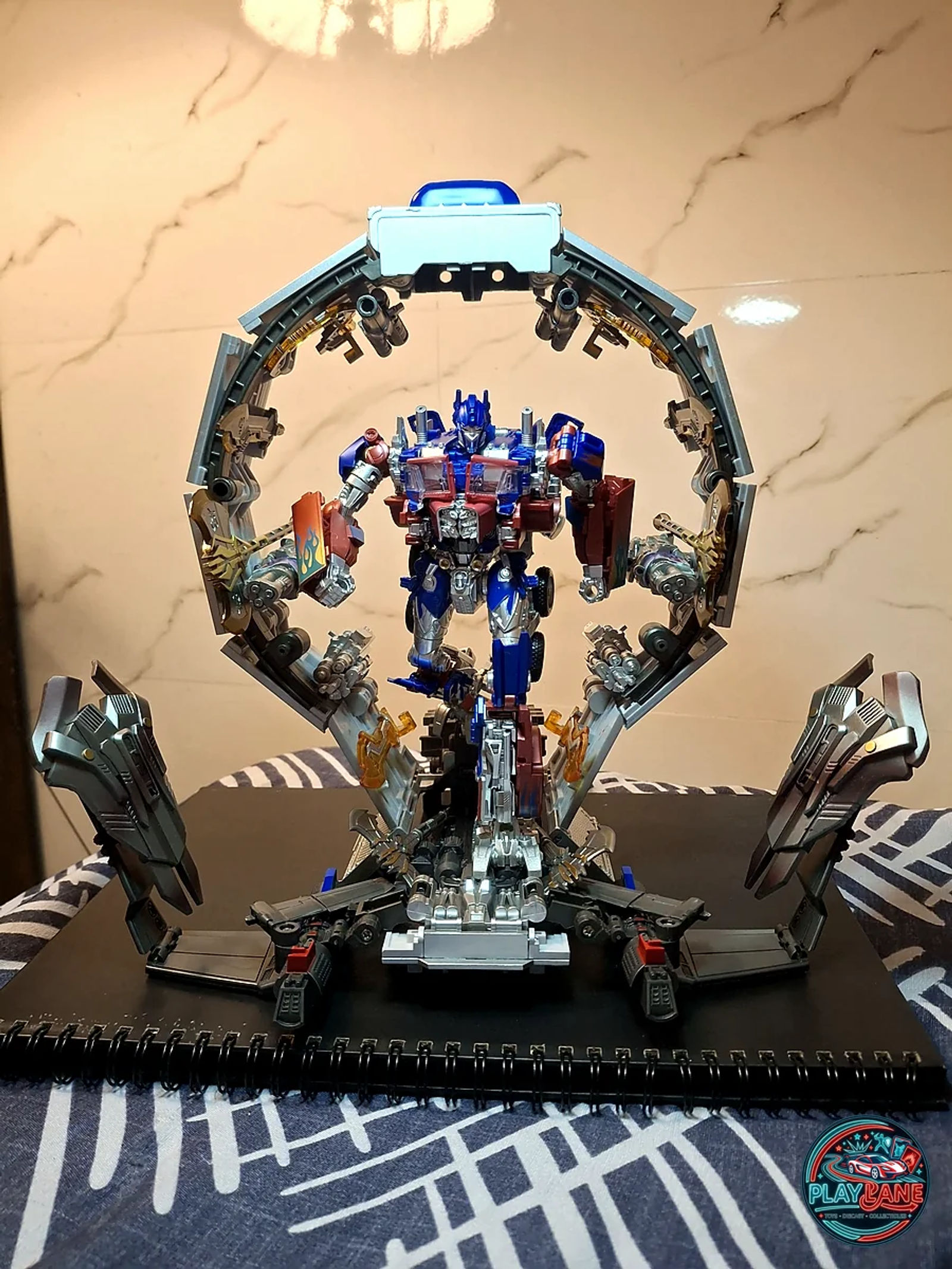 Baiwei TW-1022EX Metallic Optimus Prime & CY-01 Weapons Trailer Set (3rd Party Transformer) - Main View 1