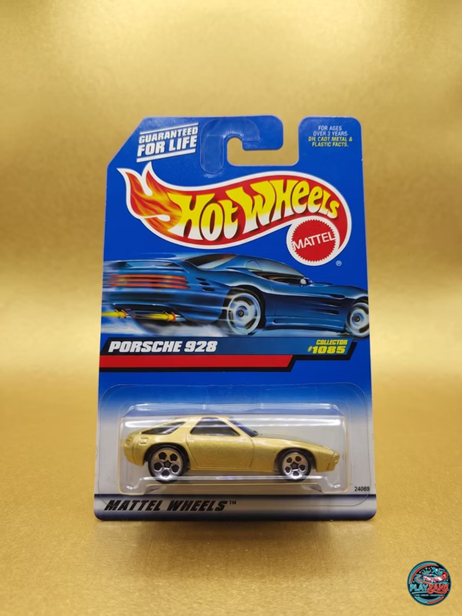 Vintage Hot Wheels 1999 Porsche 928 Gold #1085 | 1:64 Scale Blue Card Diecast - Main View 1